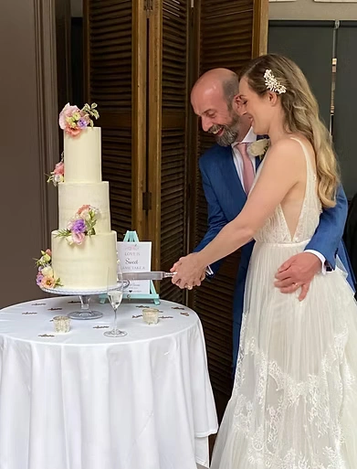 Slicing the wedding cake